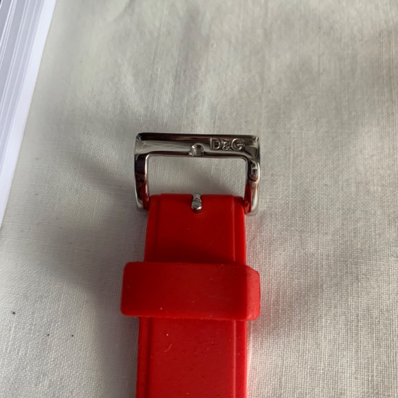 D&G Red Summerland Watch with All Packaging - Picture 4 of 6